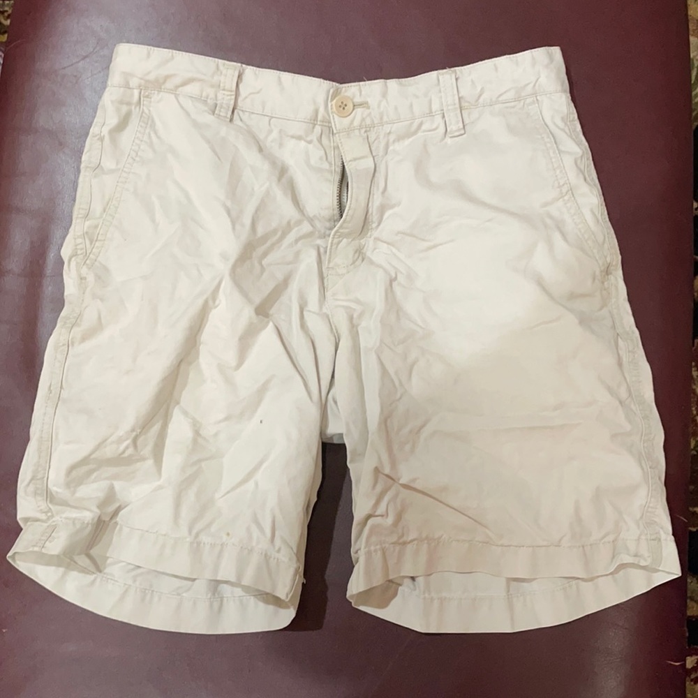 Vineyard place khakis shorts.